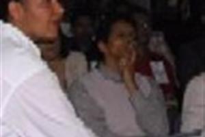 Durante la presentación de Hacesfalta.