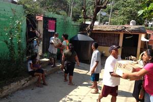 entrega de ayuda